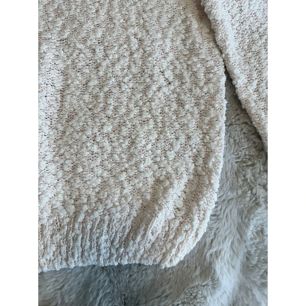 Alyssa Brooke cozy textured knit sweater with V-neck and long sleeves Size M‎